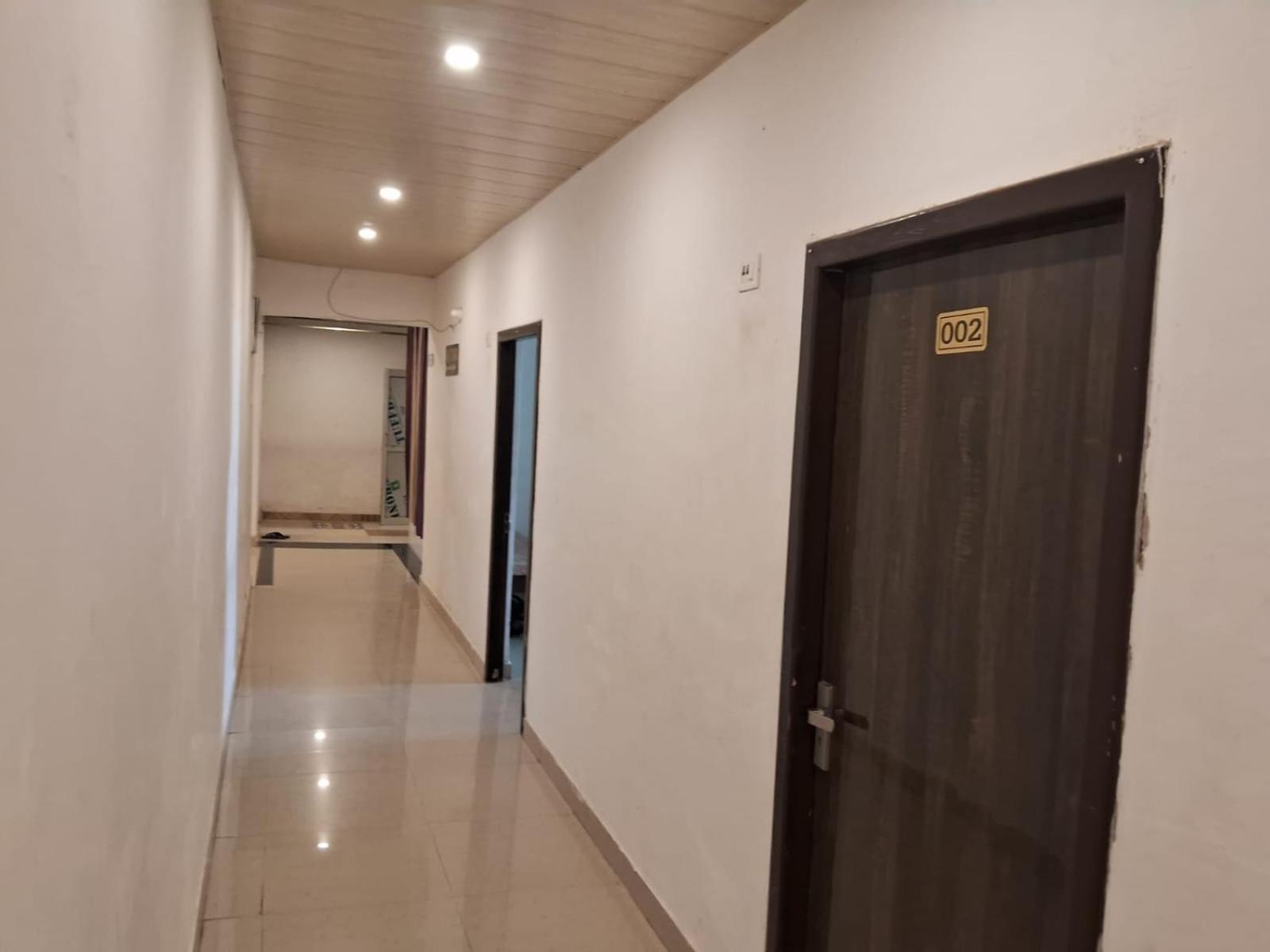 Hotel Rk Lawns Gonda Esterno foto